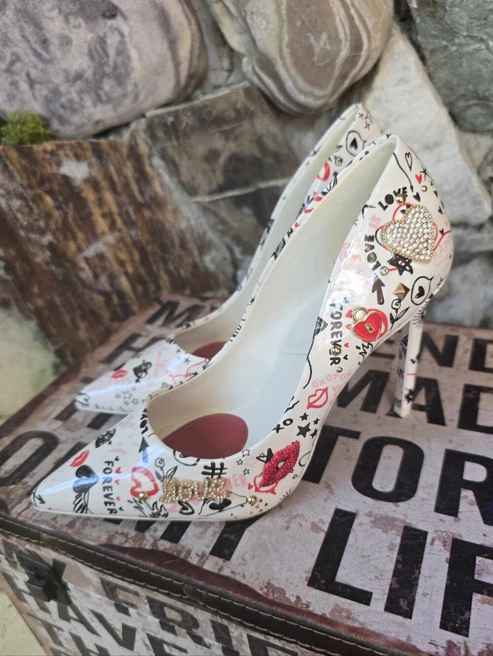 Valentine Graffiti Pointed-Toe Stiletto Pumps – White Combo